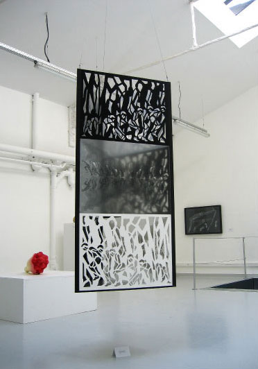 Babel Mobile / Sculpture, création numérique, découpe plexiglas / 180X80X80cm / 2007 / Courtesy Galerie Riff Art Projects