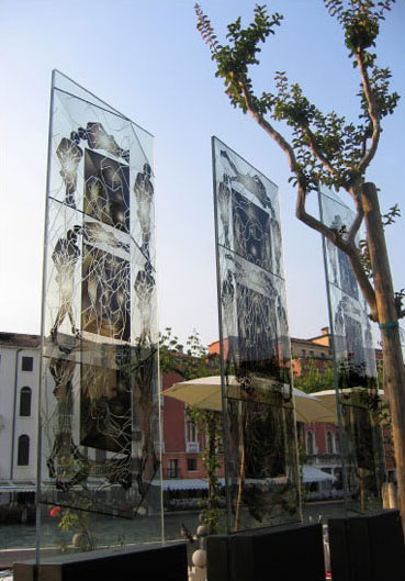 Transparences Fractales / Venise / Sculpture, création numérique sous verre / 340X90cm / 2007