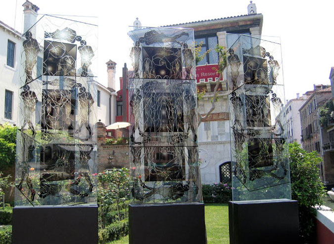 Transparences Fractales / Venise / Sculpture, création numérique sous verre / 340X90cmX3 / 2007